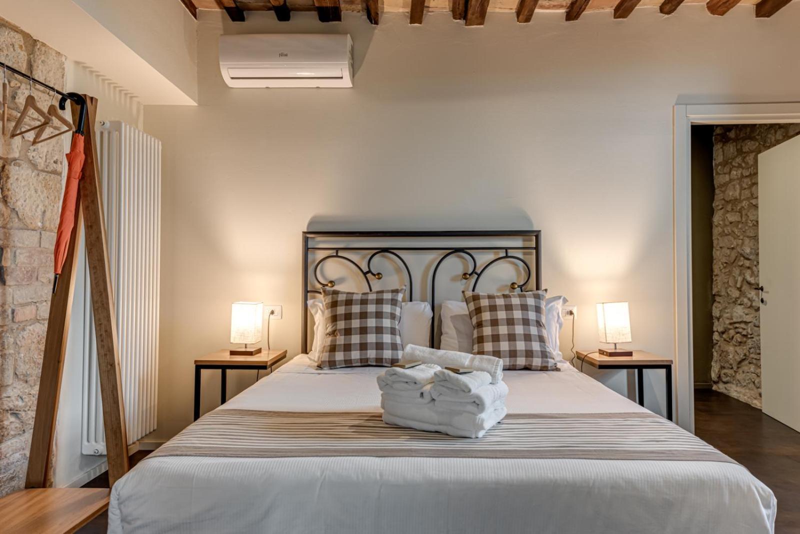 Borgo Medievale San Quirico D'Orcia B&B - Capitano Collection - Albergo Diffuso Bagian luar foto